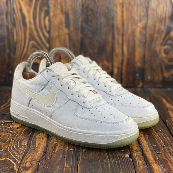 Rare‎ 2004 Nike Air Force 1 Low Patent Leather Swoosh White Logo 307109-111 Sz 9 - Picture 1 of 9